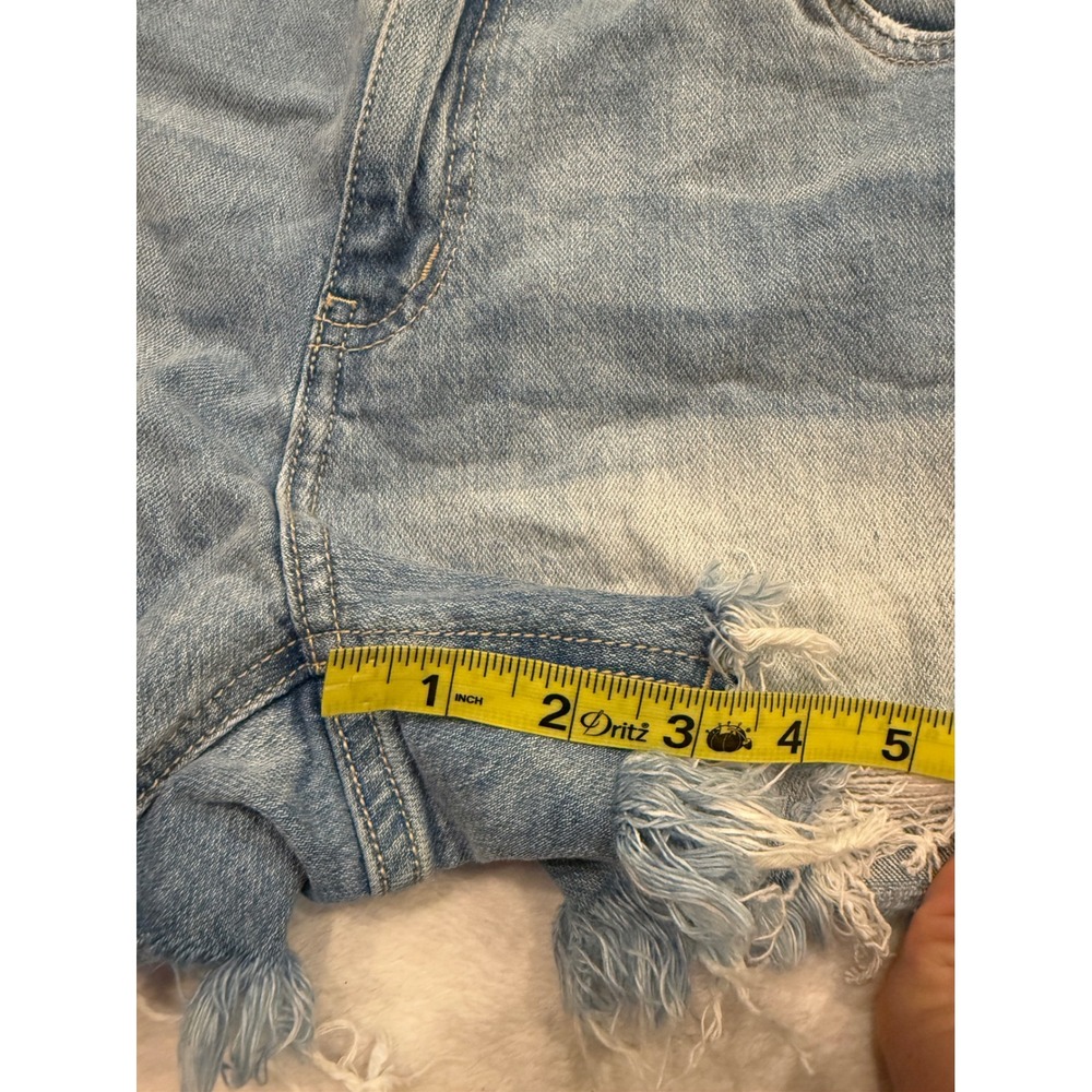YMI Jeans USA Distressed Denim Shorts Light Wash Frayed Hem‎ Size 11/30 S307199 - Picture 3 of 7